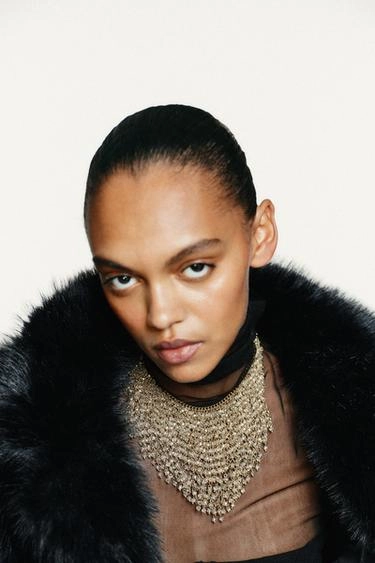 Колье с блестками и каскадом бусин