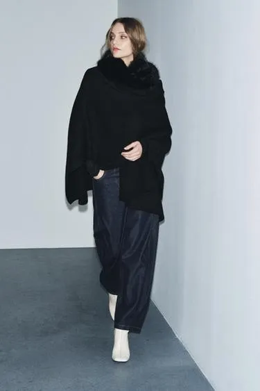 Трикотажная накидка с меховым воротником