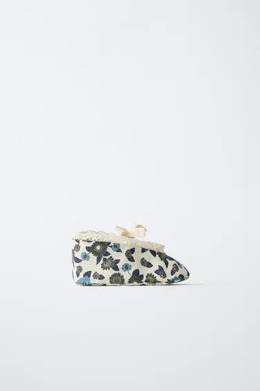 Туфли-балетки с бантом и цветочным узором