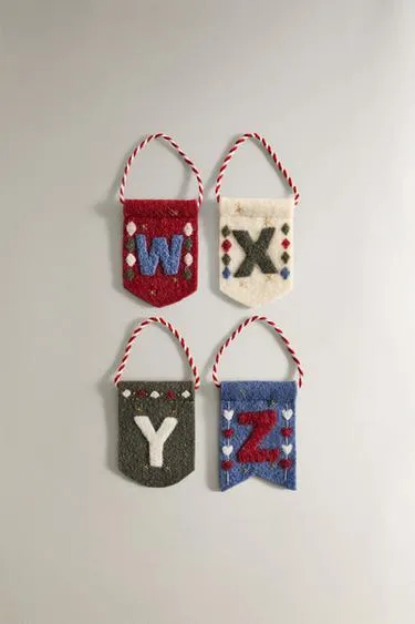 Новогоднее украшение флаг с буквой (W-Z)