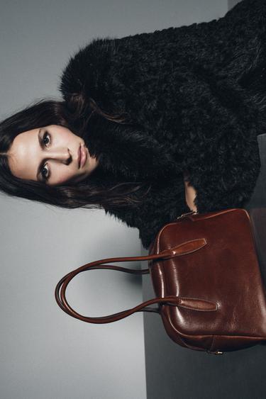 Zara Кожаная сумка-боулинг купить с доставкой.