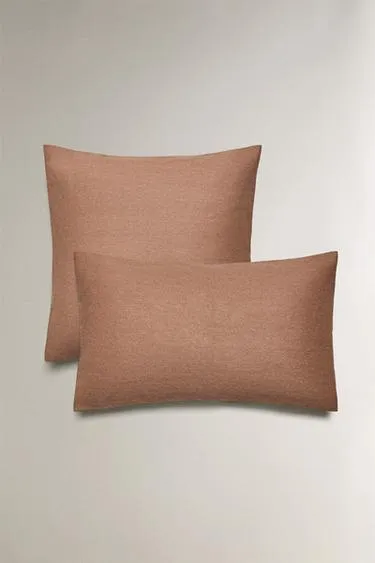 Чехол на подушку с простым дизайном