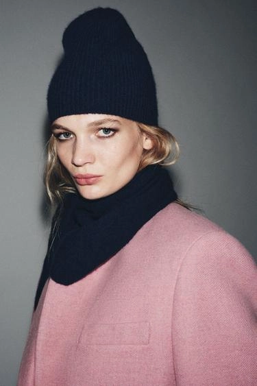 Шапка из мериносовой шерсти и кашемира с рельефным узором- Заказать в России