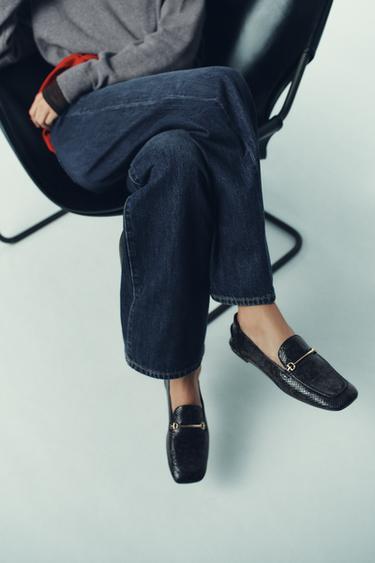 Zara Лоферы с рельефным узором и пряжкой