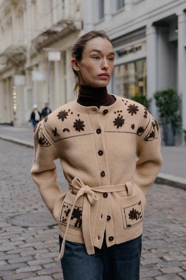 Zara Куртка из шерсти с вышивкой в виде цветов и поясом