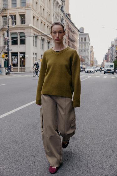 Zara Однотонный свитер с V-образным вырезом