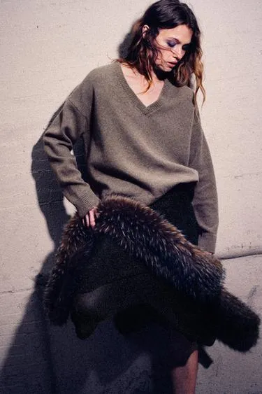 Свитер из кашемира и шерсти с V-образным вырезом