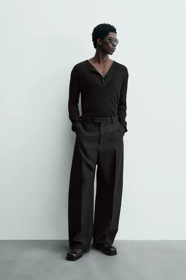 Джемпер из ограниченной коллекции из шерсти с глубоким V-образным вырезом- Заказать в России