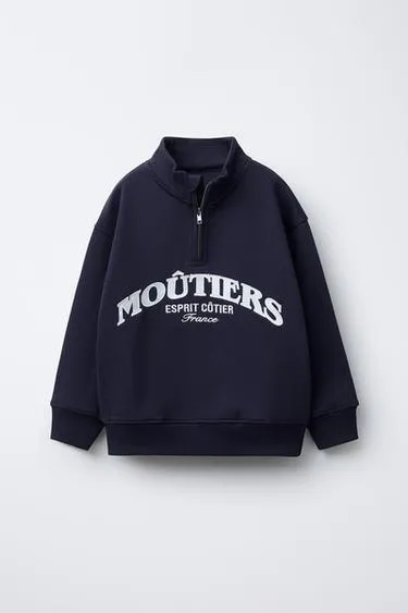 Толстовка с вышитой надписью