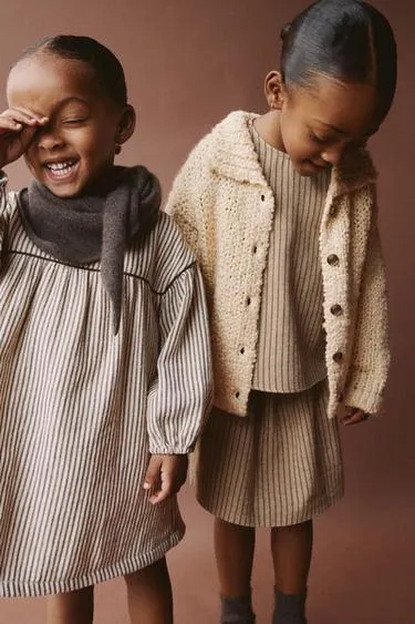 ZARA TIMELESS — платье в полоску с принтом- Заказать в России