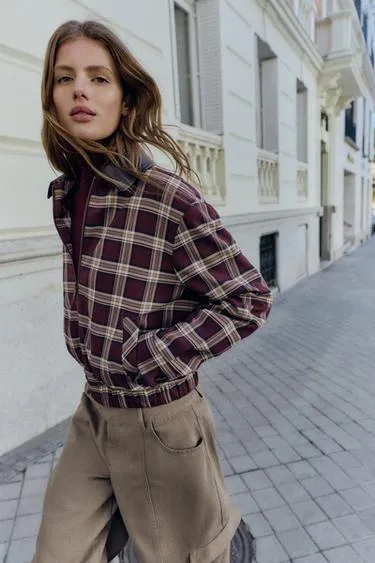 Бомбер в клетку с лацканами и эффектом кожи- Заказать в России