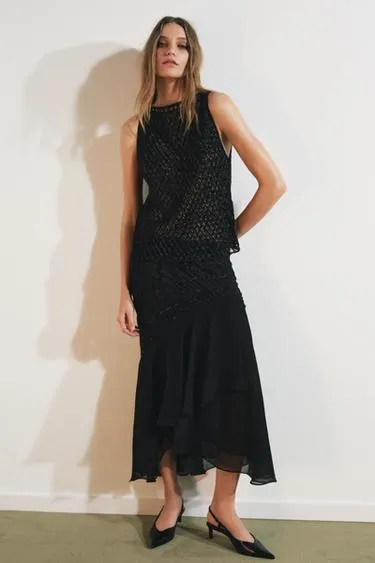 Топ из рельефной ткани с ажурными деталями и бусинами- Заказать в России