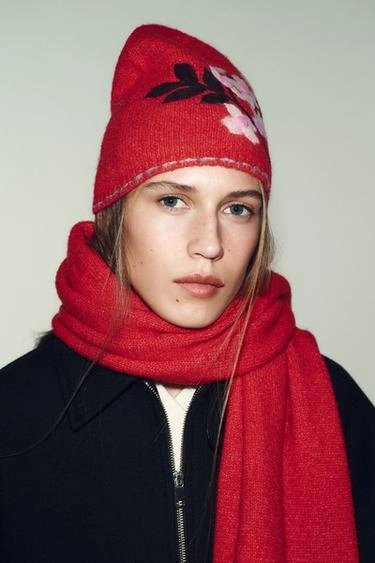 Шапка с контрастными цветами- Заказать в России