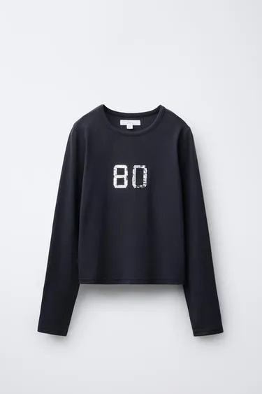 Футболка с вышивкой и пайетками