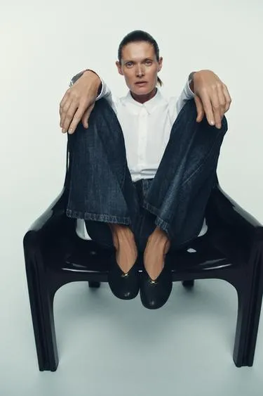 Кожаные балетки с аппликацией- Заказать в России