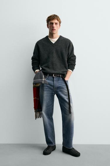 Zara Шерстяной свитер с V-образным вырезом AARON LEVINE X ZARA купить с доставкой.