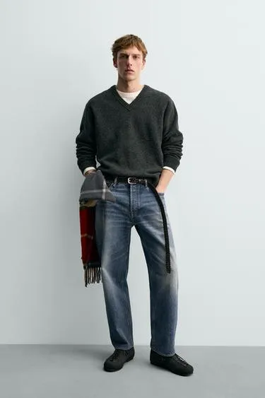 Шерстяной свитер с V-образным вырезом AARON LEVINE X ZARA