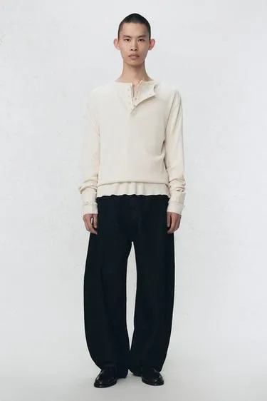 Футболка с воротником хенли и вафельным переплетением от SOSHIOTSUKI X ZARA- Заказать в России