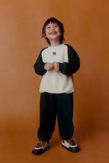 Комплект для бега: толстовка и брюки-джоггеры COLOR BLOCK с медвежонком- Заказать в России