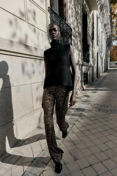 Zara Асимметричный трикотажный топ с боковыми аппликациями купить с доставкой.