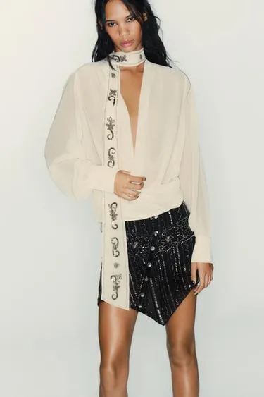 Рубашка из жоржета с фуляром и бусинами- Заказать в России