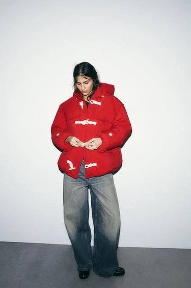 Пуховик с капюшоном и застежками моряка- Заказать в России