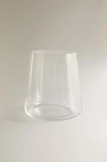 Стеклянный рюмка конической формы