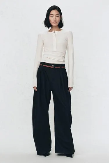 Футболка с воротником хенли от SOSHIOTSUKI X ZARA