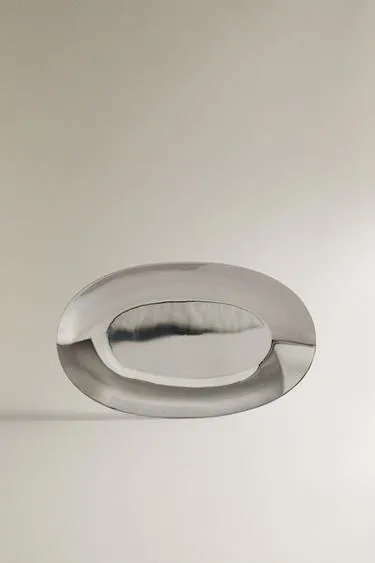 Блестящий металлический поднос для ванной