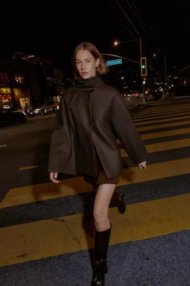 Короткое пальто из смесовой шерсти с шарфом- Заказать в России