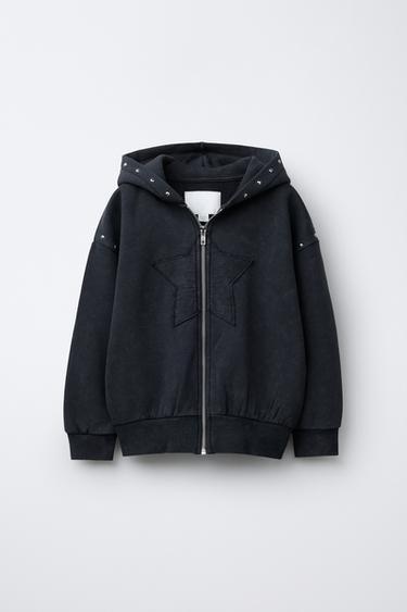 Zara Толстовка с капюшоном, эффектом потертости, звездой и заклепками купить с доставкой.