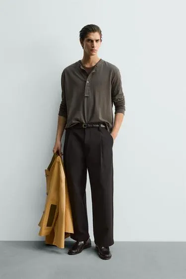 Футболка RELAXED FIT с воротником на пуговицах