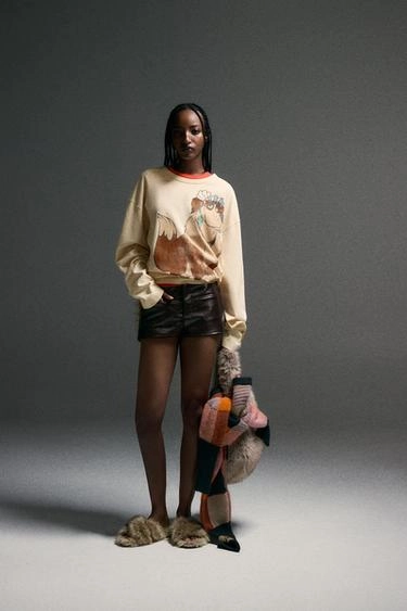 Мини-шорты из кожзама с эффектом комбинированной кожи HARRY LAMBERT для ZARA X DISNEY- Заказать в России