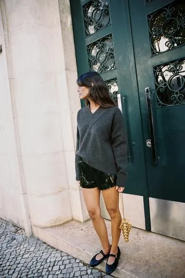 Вязанный свитер с V-образным вырезом