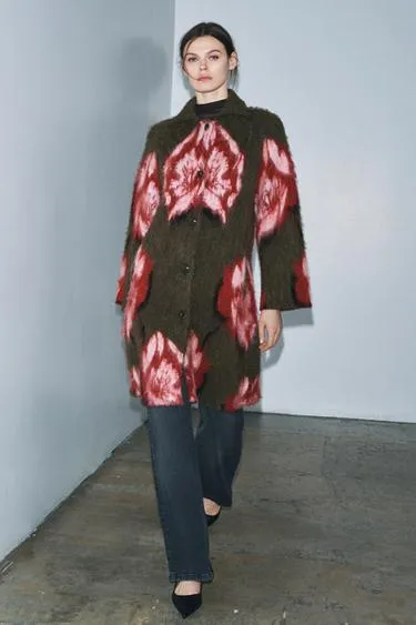 Жаккардовое пальто из ворсовой ткани- Заказать в России