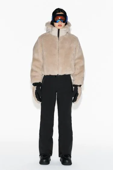 Короткое пальто с искусственным мехом и капюшоном, коллекция лыжной технологии RECCO®