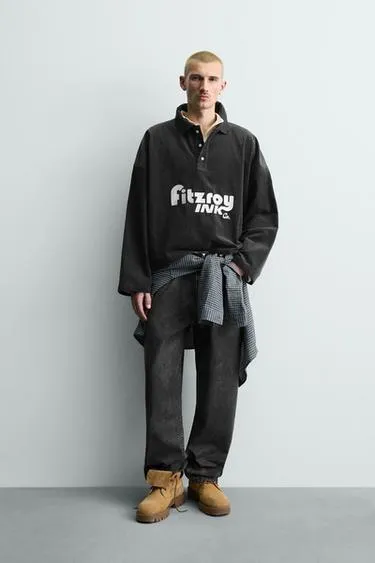 Укороченное поло из вельвета с вышивкой