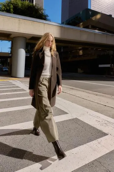 Пальто из мягкой ткани с подплечниками- Заказать в России