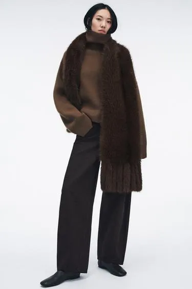 Длинный однотонный шарф из искусственного меха с бахромой