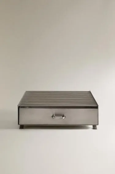 Металлическая подставка для дров с ящиком