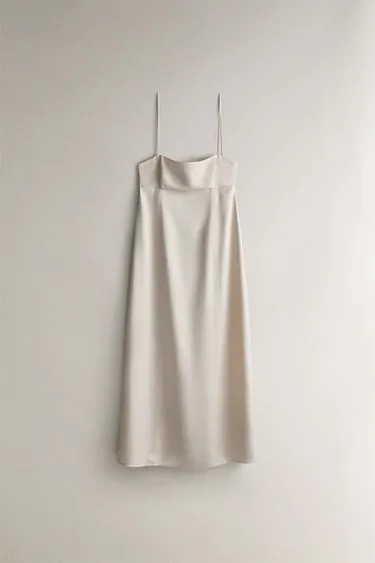 Ночная сорочка из атласа с тонкими бретельками