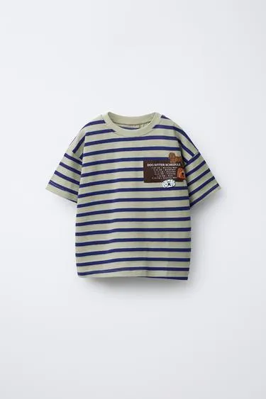 Футболка в полоску с нашивкой