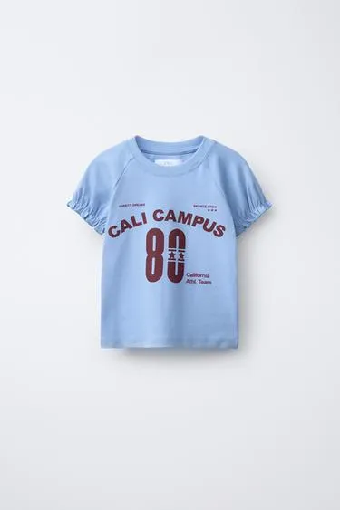 Футболка с объемными рукавами и надписью