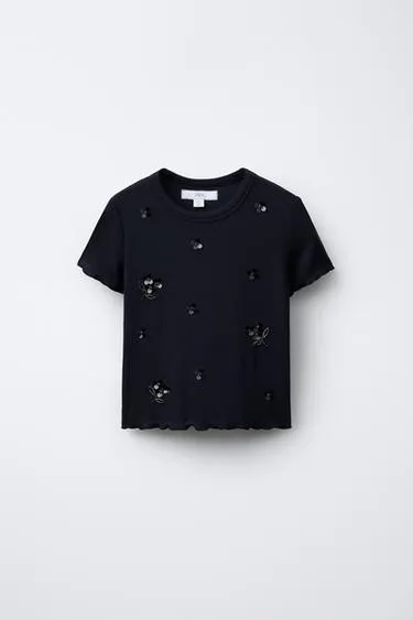 Футболка в рубчик с пайетками