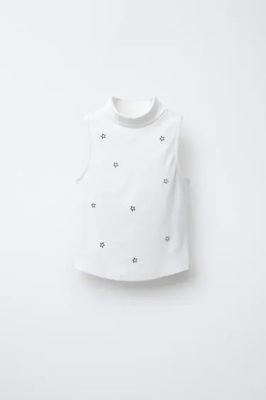 Топ в рубчик с воротником-стойкой и заклепками «звезды»