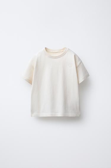 Базовая футболка с вышитым сердцем- Заказать в России