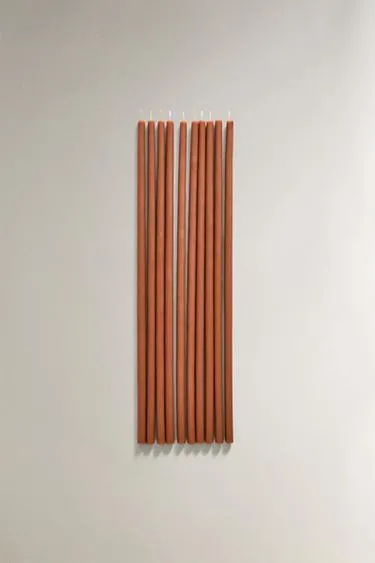 Набор из десяти узких декоративных свечей цвета тоффи- Заказать в России