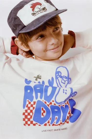 Футболка с принтом и нашивкой- Заказать в России