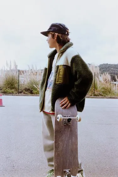 Куртка из искусственной овчины в стиле колор-блок