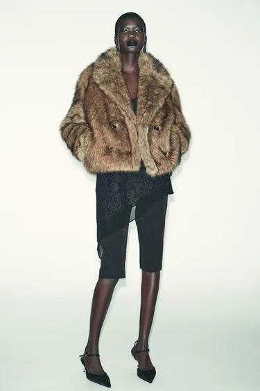 Короткое пальто из искусственного меха- Заказать в России